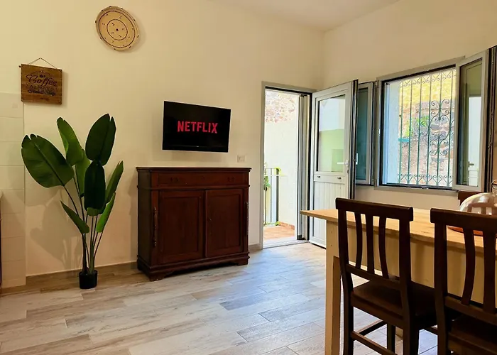 Le Domosolas - In Centro Storico A Апартаменты *